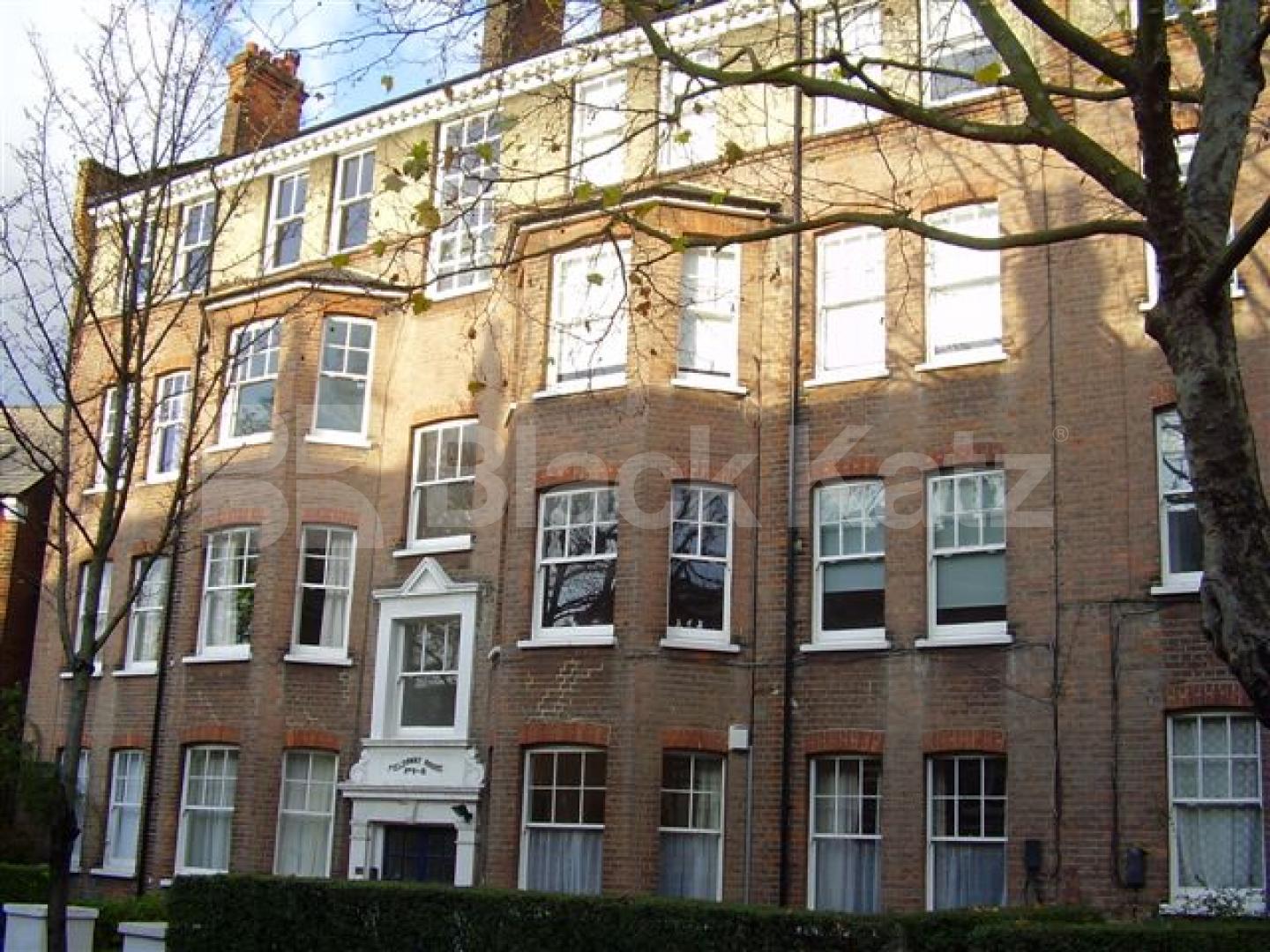 			3 Bedroom, 1 bath, 1 reception Flat			 Fieldway Crescent, HIGHBURY N5